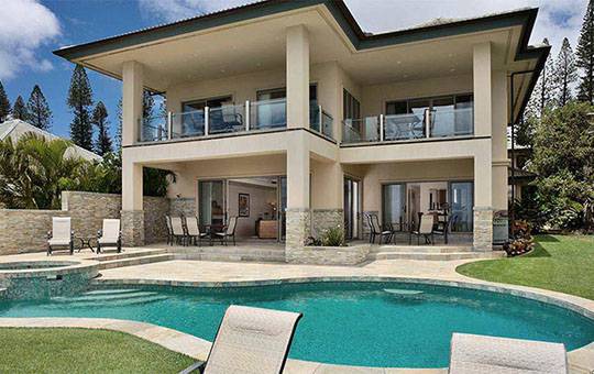 2-story Maui vacation rental with pool